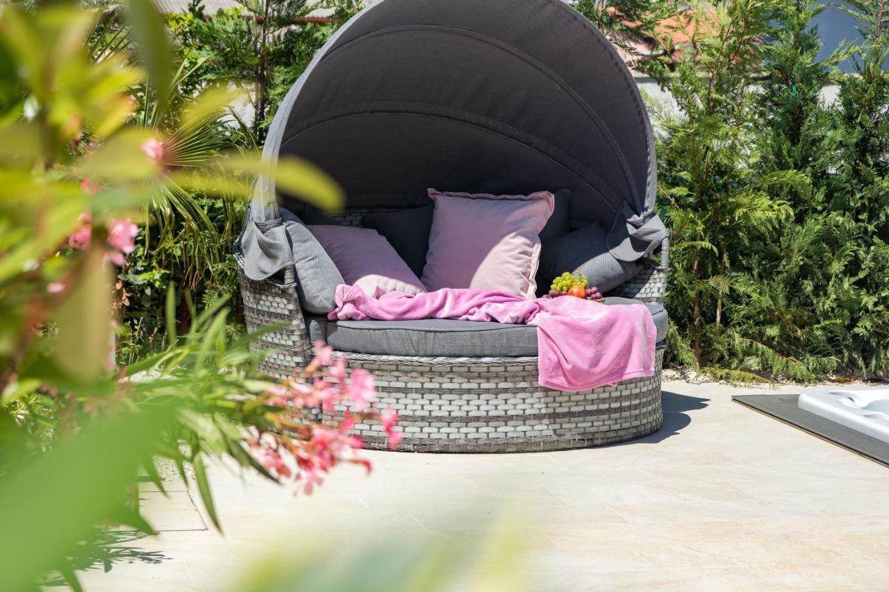 Villa Elena Deluxe Mit Whirlpool Und Beheiztem Pool Am Meer Und Wunderschoenen Blick Auf Die Brijuni Inseln Fazana Ngoại thất bức ảnh