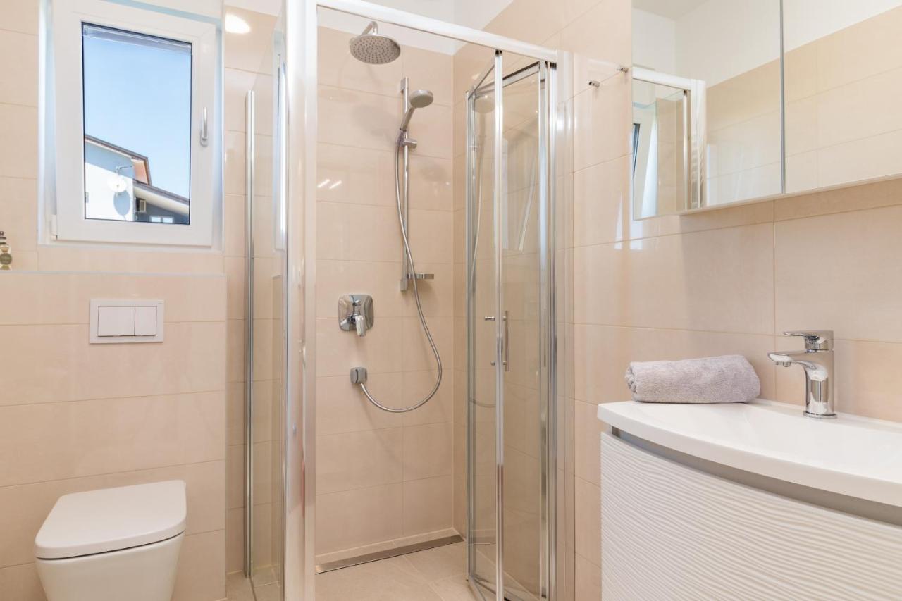 Villa Elena Deluxe Mit Whirlpool Und Beheiztem Pool Am Meer Und Wunderschoenen Blick Auf Die Brijuni Inseln Fazana Ngoại thất bức ảnh