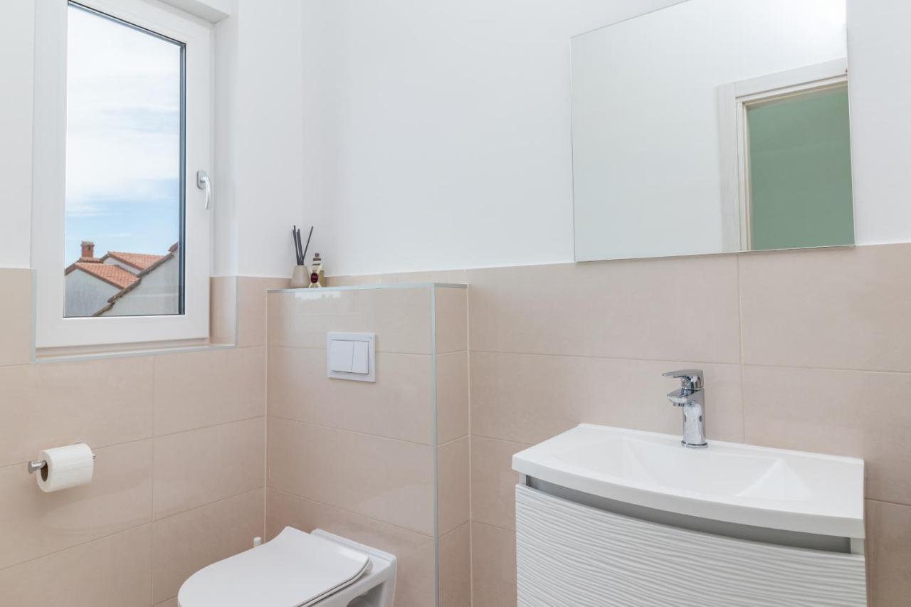Villa Elena Deluxe Mit Whirlpool Und Beheiztem Pool Am Meer Und Wunderschoenen Blick Auf Die Brijuni Inseln Fazana Ngoại thất bức ảnh