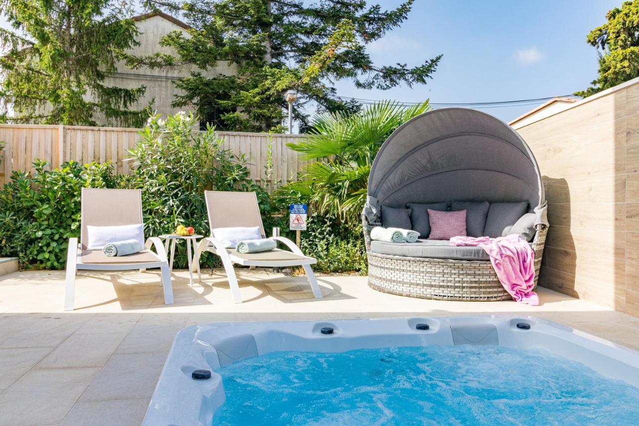 Villa Elena Deluxe Mit Whirlpool Und Beheiztem Pool Am Meer Und Wunderschoenen Blick Auf Die Brijuni Inseln Fazana Ngoại thất bức ảnh
